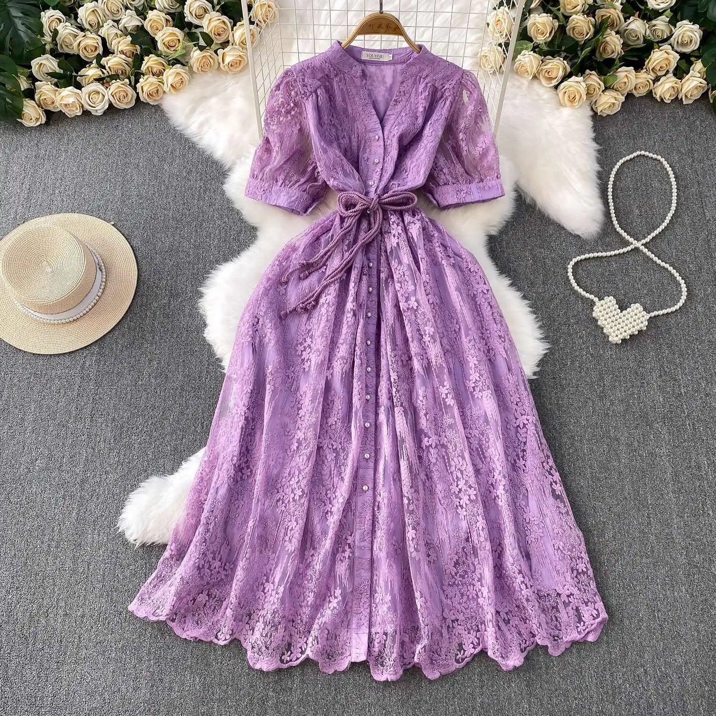 O Vestido Pérola foi pensado para mulheres modernas que valorizam peças de qualidade, com acabamento impecável e um visual marcante.