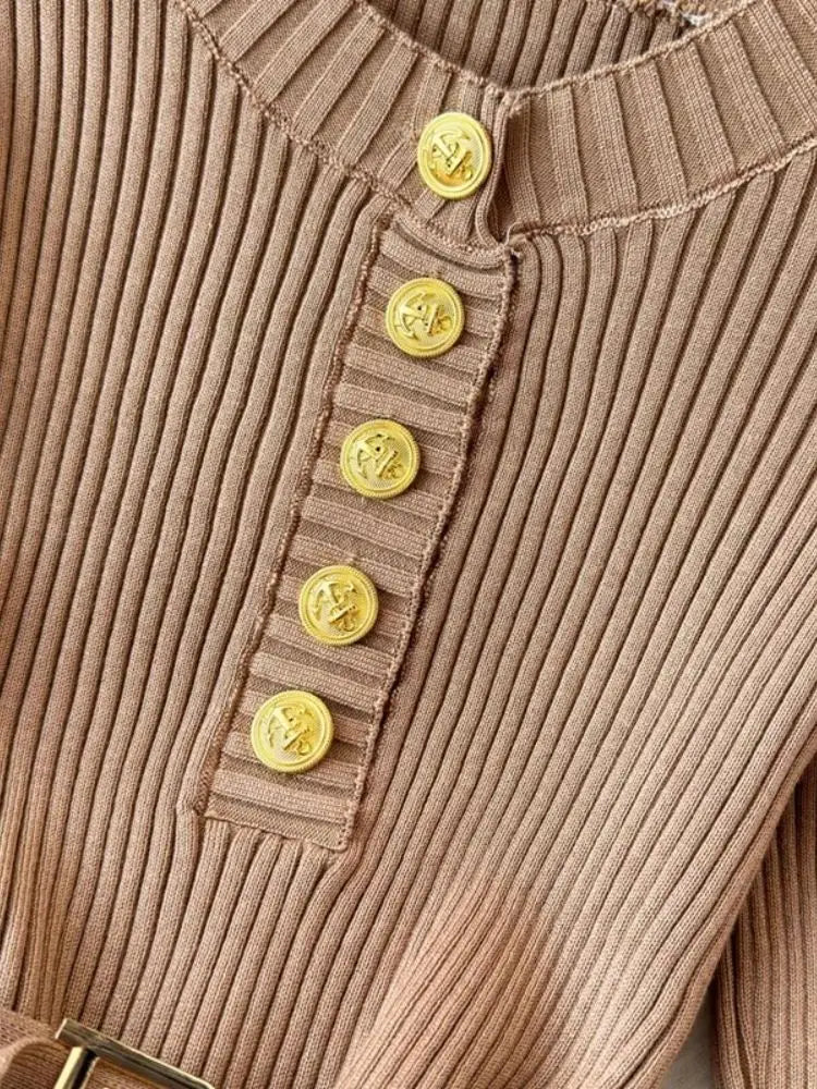 O Vestido Longo de Inverno com Manga Longa Serena foi criado para mulheres que desejam unir elegância e conforto em uma única peça.