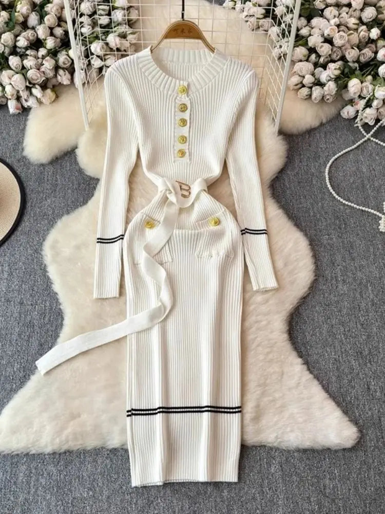 O Vestido Longo de Inverno com Manga Longa Serena foi criado para mulheres que desejam unir elegância e conforto em uma única peça.