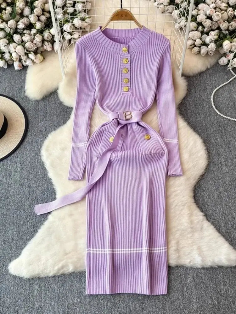 O Vestido Longo de Inverno com Manga Longa Serena foi criado para mulheres que desejam unir elegância e conforto em uma única peça.