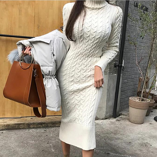 Vestido Ana Inverno Manga Longa - Uma Peça Elegante que Promete Manter Você Quente sem Comprometer o Estilo.