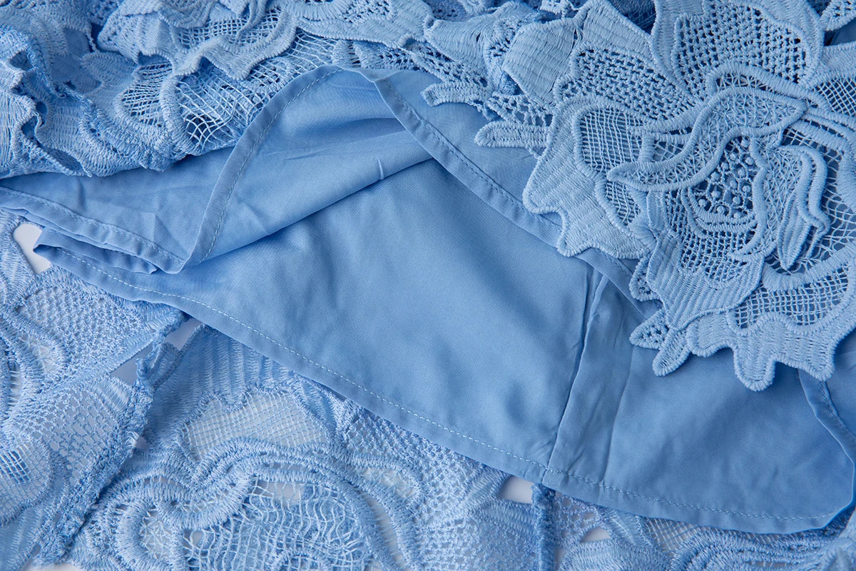 Vestido Curto Pietra com Bordado de Flores 3D