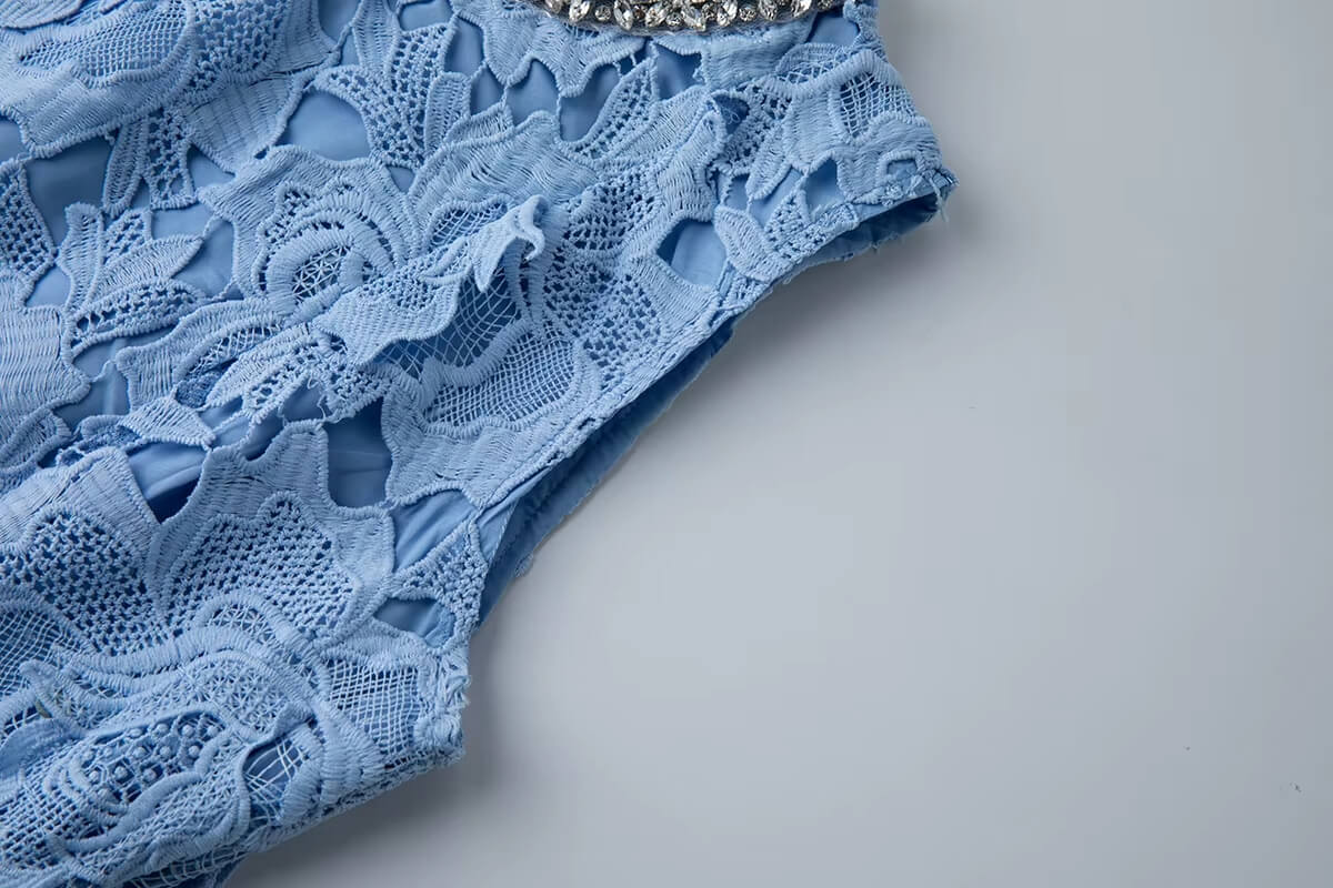Vestido Curto Pietra com Bordado de Flores 3D