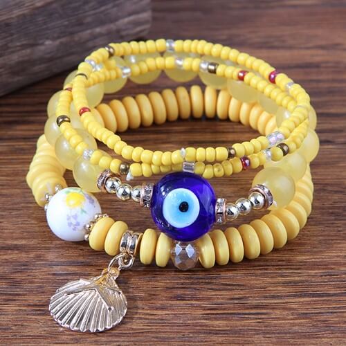 Se você busca acessórios que dão um ar bem fashion no look, pulseira de olho grego e ótima opção para você!
