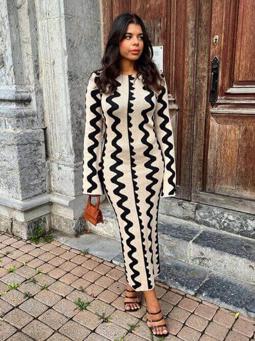 Descubra a dualidade elegante no Vestido Catarina Longo Branco e Preto da Nobrelo. Este vestido exibe um equilíbrio perfeito entre o branco e o preto, proporcionando uma aparência única e sofisticada.