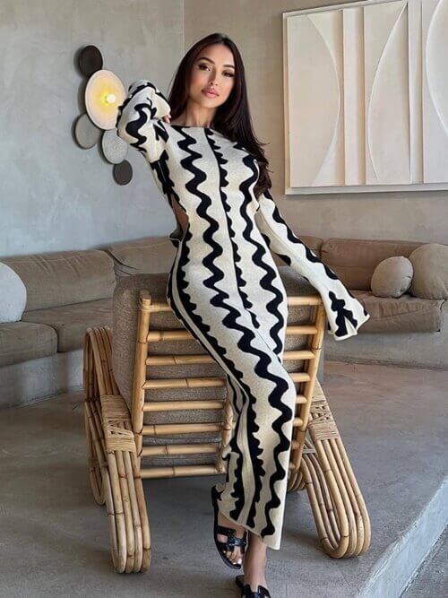 Descubra a dualidade elegante no Vestido Catarina Longo Branco e Preto da Nobrelo. Este vestido exibe um equilíbrio perfeito entre o branco e o preto, proporcionando uma aparência única e sofisticada.