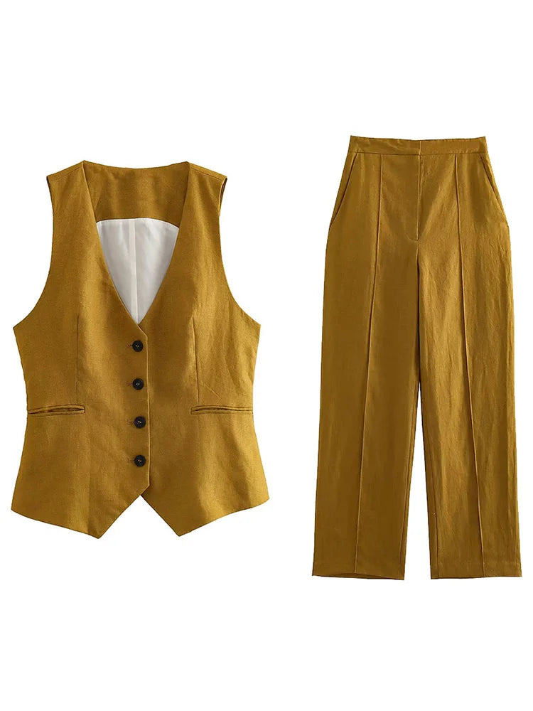 O Conjunto Feminino de Alfaiataria Colete e Calça Cáqui foi pensado para mulheres que valorizam elegância com atitude. Com um design contemporâneo e acabamento refinado, ele é ideal para composições versáteis, que transitam facilmente entre o look executivo e o estilo fashion.