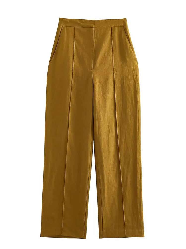 O Conjunto Feminino de Alfaiataria Colete e Calça Cáqui foi pensado para mulheres que valorizam elegância com atitude. Com um design contemporâneo e acabamento refinado, ele é ideal para composições versáteis, que transitam facilmente entre o look executivo e o estilo fashion.