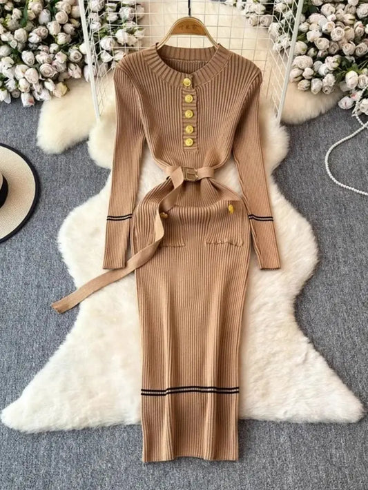 O Vestido Longo de Inverno com Manga Longa Serena foi criado para mulheres que desejam unir elegância e conforto em uma única peça.