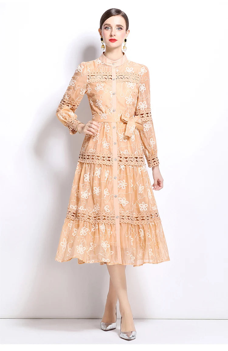 Descubra o equilíbrio perfeito entre luxo e delicadeza com este vestido de renda midi exclusivo da Nobrelo. 