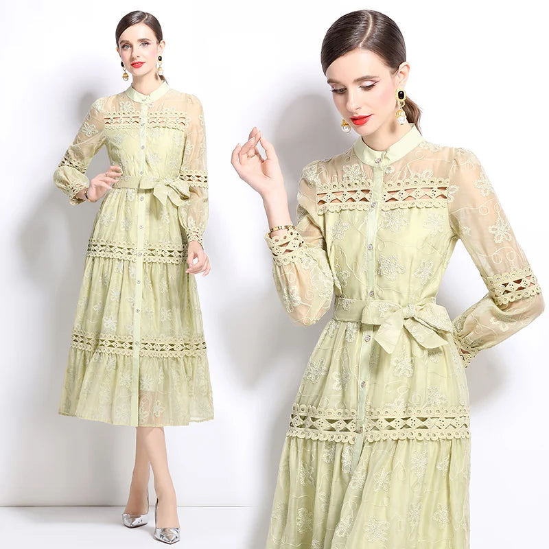 Descubra o equilíbrio perfeito entre luxo e delicadeza com este vestido de renda midi exclusivo da Nobrelo. 