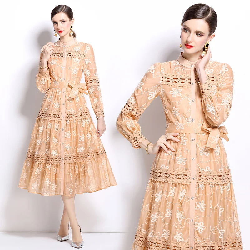 Descubra o equilíbrio perfeito entre luxo e delicadeza com este vestido de renda midi exclusivo da Nobrelo. 