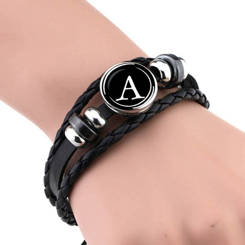 Pulseira de couro com letra inicial do nome A - Venha conferir em nosso site