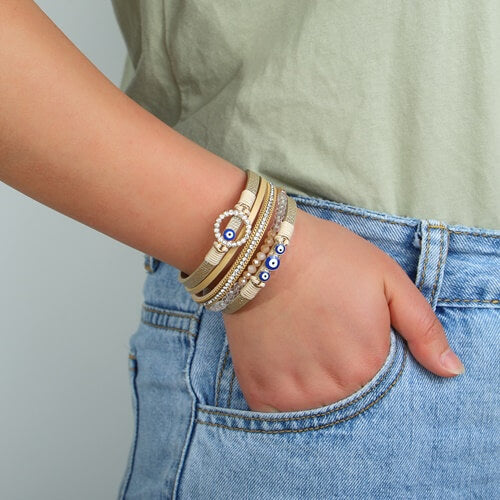Joias de olho grego não podem faltar. Se você curte uma joia com estilo e para usar em qualquer ocasião, essa pulseira é perfeita. 