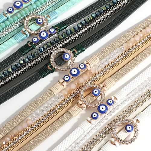 Joias de olho grego não podem faltar. Se você curte uma joia com estilo e para usar em qualquer ocasião, essa pulseira é perfeita. 