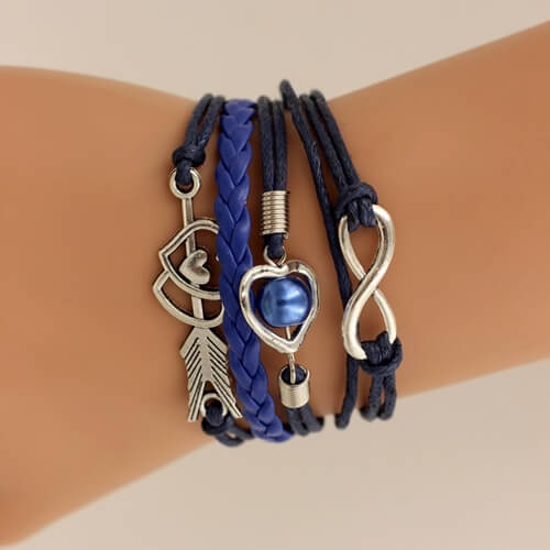 Pulseira Louise, possui design moderno e exclusivo, destacando a beleza e contemporaneidade