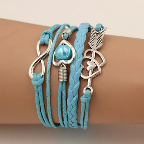Pulseira Louise, possui design moderno e exclusivo, destacando a beleza e contemporaneidade