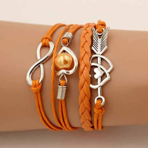 Pulseira Louise, possui design moderno e exclusivo, destacando a beleza e contemporaneidade