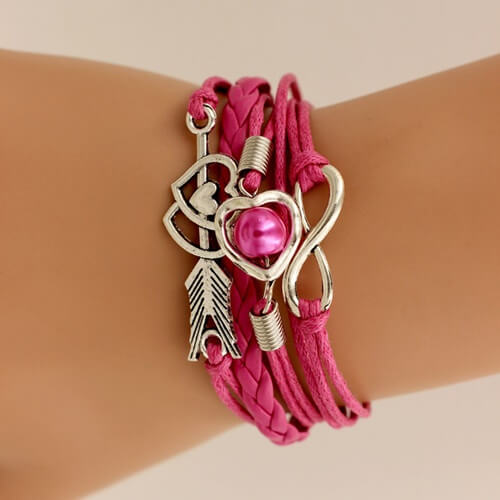Pulseira Louise, possui design moderno e exclusivo, destacando a beleza e contemporaneidade