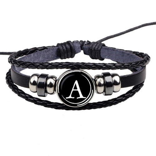 Pulseira de couro com letra inicial do nome A - Venha conferir em nosso site