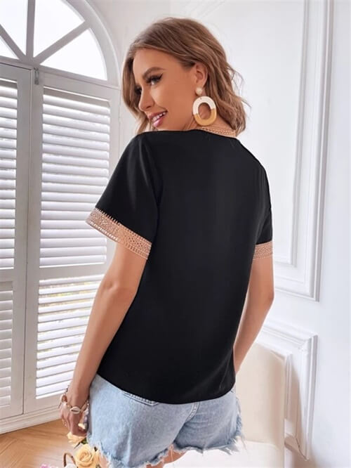 Blusa Marisol casual manga curta, para mulheres modernas e elegantes.