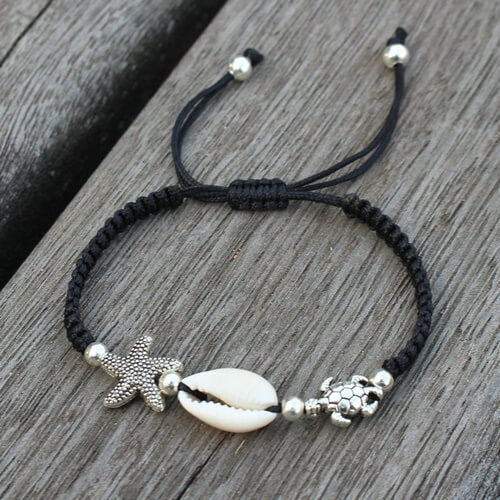 Pulseira estilo praia, cores que combina com o seu biquíni. Cor da Pulseira Preto